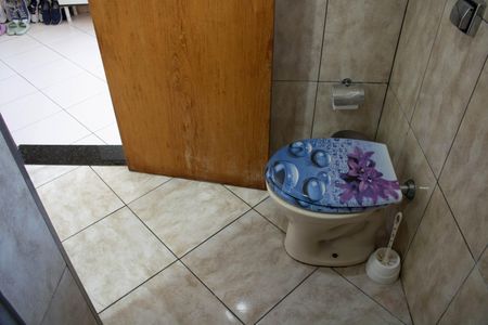 Casa para alugar com 385m², 4 quartos e 3 vagasBANHEIRO DA ÁREA DE SERVIÇO