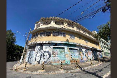 Casa para alugar com 385m², 4 quartos e 3 vagasFACHADA