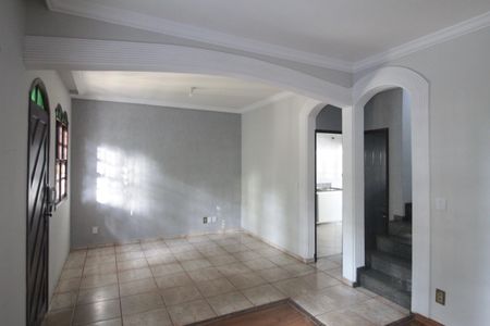 Sala de casa para alugar com 3 quartos, 180m² em Serrano, Belo Horizonte