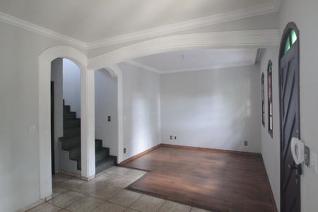 Casa para alugar com 180m², 3 quartos e 3 vagasSala