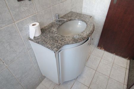 Casa para alugar com 180m², 3 quartos e 3 vagasBanheiro Social