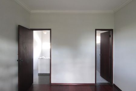 Casa para alugar com 180m², 3 quartos e 3 vagasSuite