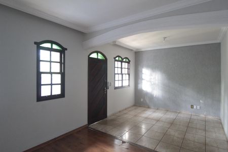 Sala de casa para alugar com 3 quartos, 180m² em Serrano, Belo Horizonte