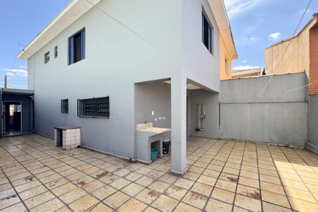 Casa à venda com 121m², 3 quartos e 2 vagasQuintal 