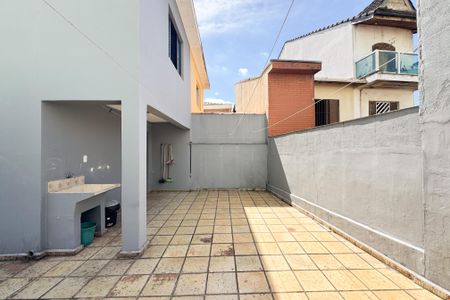 Casa à venda com 121m², 3 quartos e 2 vagasQuintal