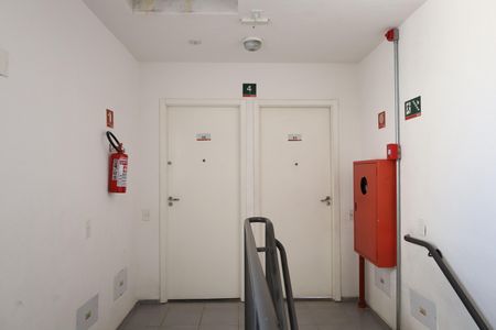 Apartamento para alugar com 39m², 2 quartos e sem vagaÁrea comum - Saguão do andar
