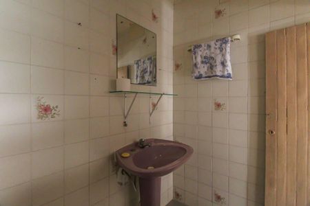 Casa à venda com 125m², 5 quartos e 1 vaga Casa à venda com 125m², 5 quartos e 1 vagaBanheiro de serviço