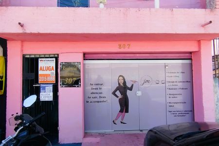 Casa para alugar com 42m², 1 quarto e sem vaga