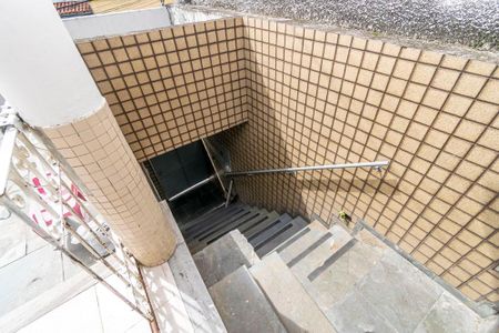 Casa para alugar com 174m², 5 quartos e 5 vagasCasa frente - Varanda - Escada de acesso