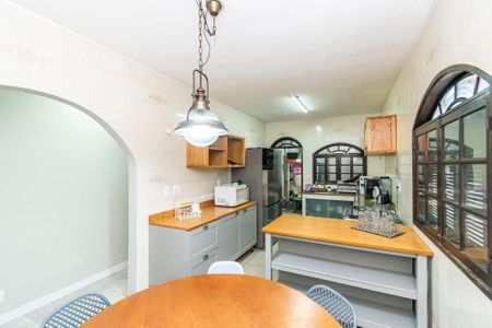 Casa para alugar com 174m², 5 quartos e 5 vagasCasa frente - Cozinha