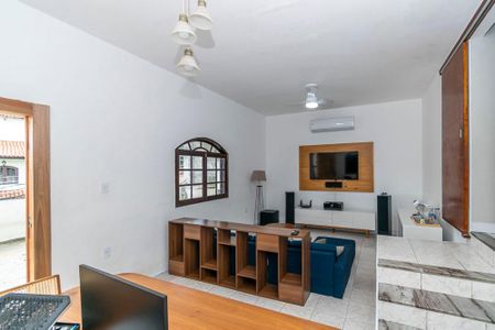 Casa para alugar com 174m², 5 quartos e 5 vagasCasa frente - Sala