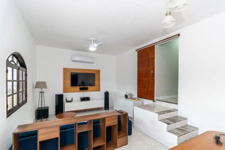 Casa frente - Sala de casa à venda com 5 quartos, 174m² em Irajá, Rio de Janeiro