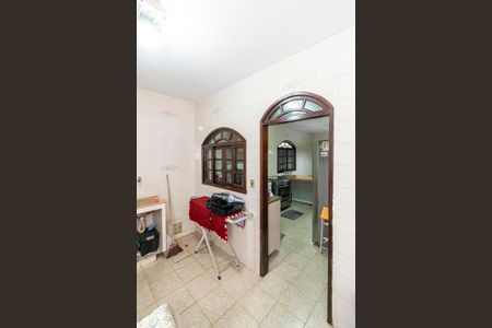 Casa para alugar com 174m², 5 quartos e 5 vagasCasa frente - Área de serviço