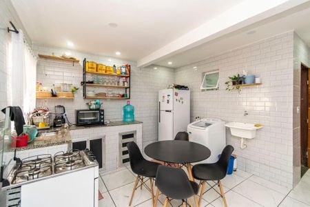 Casa para alugar com 174m², 5 quartos e 5 vagasCasa fundos - Cozinha