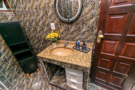 Casa para alugar com 174m², 5 quartos e 5 vagasCasa frente - Banheiro Social