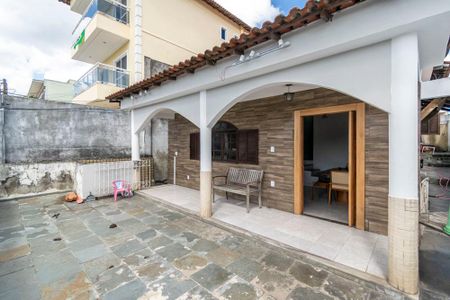 Casa para alugar com 174m², 5 quartos e 5 vagasCasa frente - Varanda