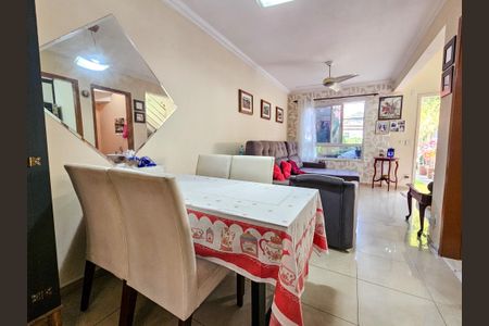 Casa de condomínio à venda com 135m², 3 quartos e 2 vagasSala