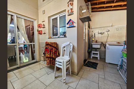 Casa de condomínio à venda com 135m², 3 quartos e 2 vagasÁrea de Serviço