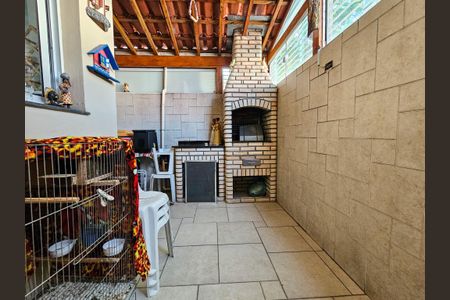 Casa de condomínio à venda com 135m², 3 quartos e 2 vagasChurrasqueira