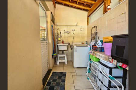 Casa de condomínio à venda com 135m², 3 quartos e 2 vagasÁrea de Serviço