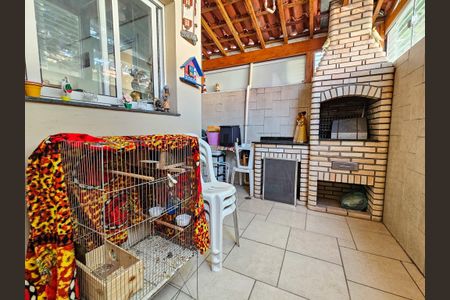 Casa de condomínio à venda com 135m², 3 quartos e 2 vagasChurrasqueira