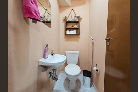 Casa de condomínio à venda com 135m², 3 quartos e 2 vagasLavabo