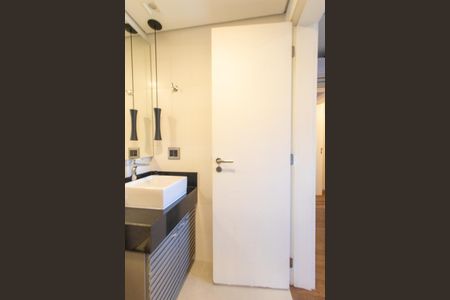 Apartamento para alugar com 242m², 3 quartos e 3 vagasBanheiro da Suíte 1