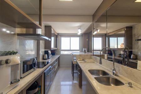 Apartamento para alugar com 242m², 3 quartos e 3 vagasCozinha