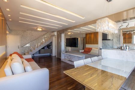 Apartamento para alugar com 242m², 3 quartos e 3 vagasSala