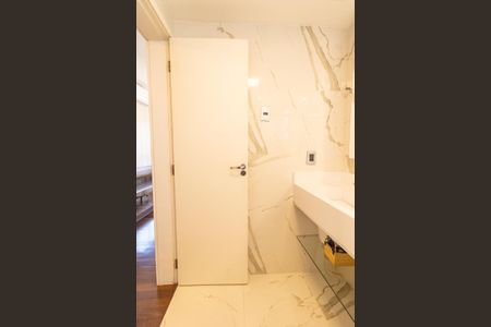 Apartamento para alugar com 242m², 3 quartos e 3 vagasBanheiro da Suíte 3