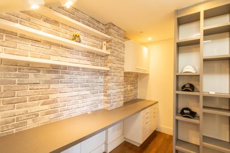 Apartamento para alugar com 242m², 3 quartos e 3 vagasEscritório