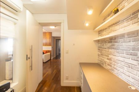 Apartamento para alugar com 242m², 3 quartos e 3 vagasEscritório