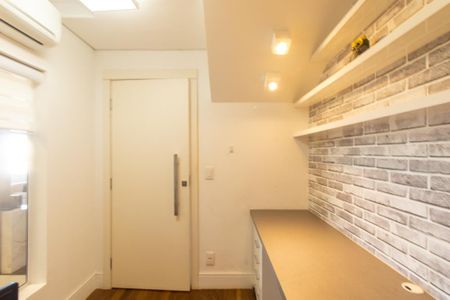 Apartamento para alugar com 242m², 3 quartos e 3 vagasEscritório