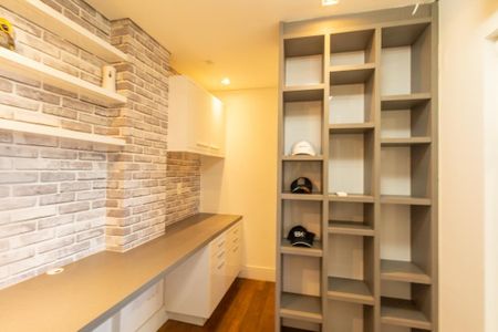 Apartamento para alugar com 242m², 3 quartos e 3 vagasEscritório