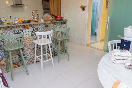 Casa de condomínio para alugar com 360m², 3 quartos e 2 vagasCozinha