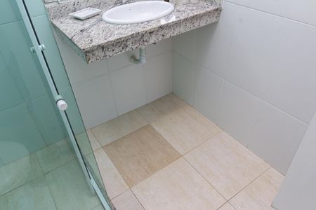 Casa de condomínio para alugar com 360m², 3 quartos e 2 vagasBanheiro da Suíte 2