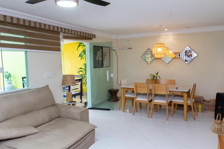 Casa de condomínio para alugar com 360m², 3 quartos e 2 vagasSala