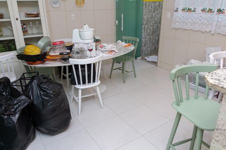 Casa de condomínio para alugar com 360m², 3 quartos e 2 vagasCopa