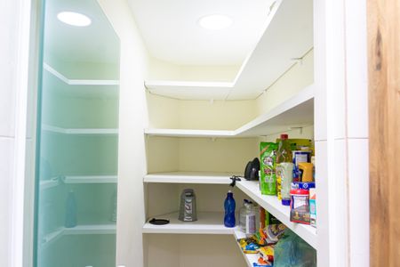Casa de condomínio para alugar com 360m², 3 quartos e 2 vagasDispensa da Cozinha