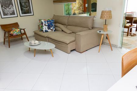 Casa de condomínio para alugar com 360m², 3 quartos e 2 vagasSala