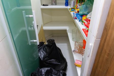 Casa de condomínio para alugar com 360m², 3 quartos e 2 vagasDispensa da Cozinha