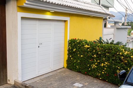 Casa de condomínio para alugar com 360m², 3 quartos e 2 vagasFachada