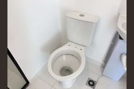 Banheiro de kitnet/studio para alugar com 2 quartos, 28m² em Mooca, São Paulo