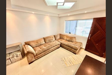 Sala de casa para alugar com 3 quartos, 186m² em Vila Romero, São Paulo