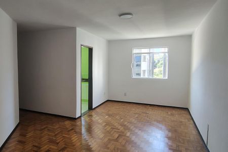 Apartamento para alugar com 77m², 2 quartos e sem vagaSala