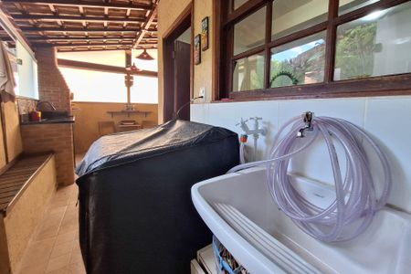 Casa de condomínio à venda com 120m², 2 quartos e 1 vagaÁrea de Serviço