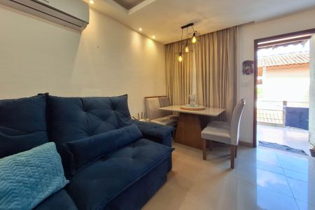 Casa de condomínio à venda com 120m², 2 quartos e 1 vagaSala