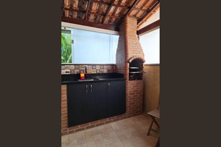 Casa de condomínio à venda com 120m², 2 quartos e 1 vagaQuintal