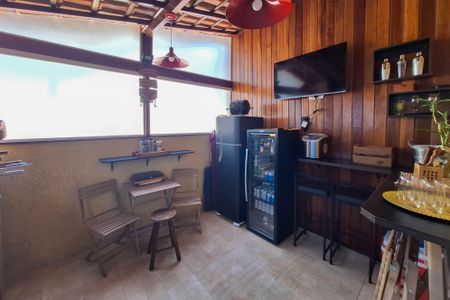 Casa de condomínio à venda com 120m², 2 quartos e 1 vagaQuintal