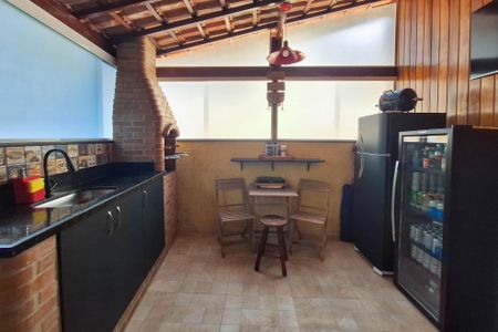 Casa de condomínio à venda com 120m², 2 quartos e 1 vagaQuintal
